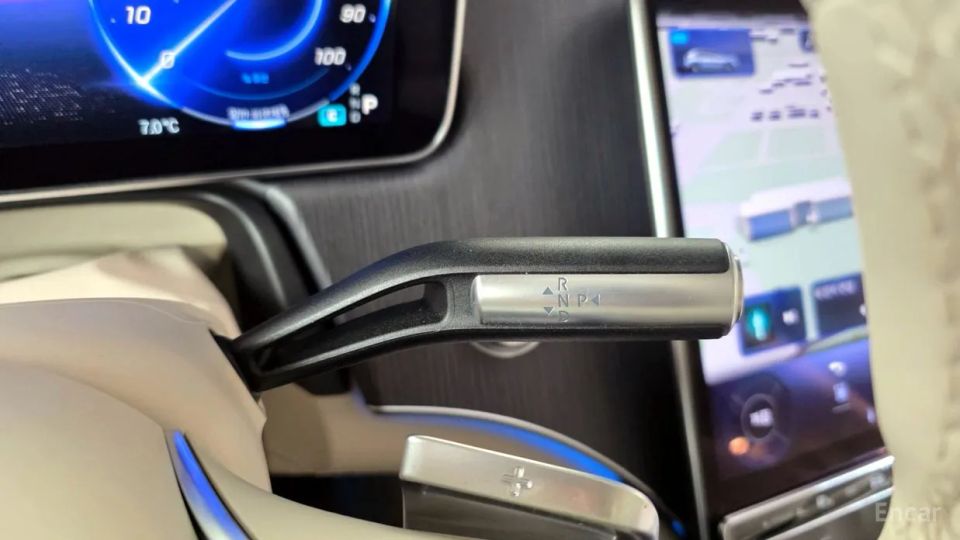 Mercedes-Benz EQS