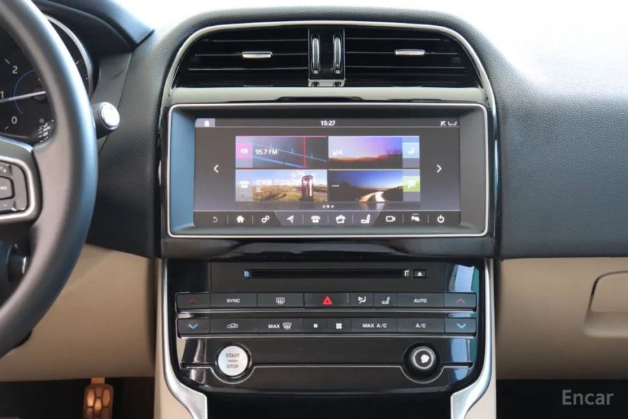 Jaguar XE