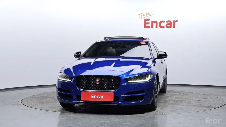 Jaguar XE