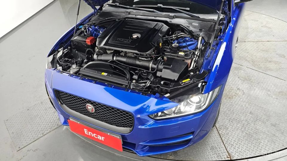 Jaguar XE