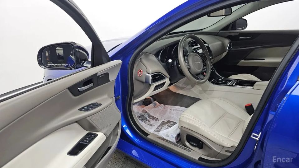 Jaguar XE