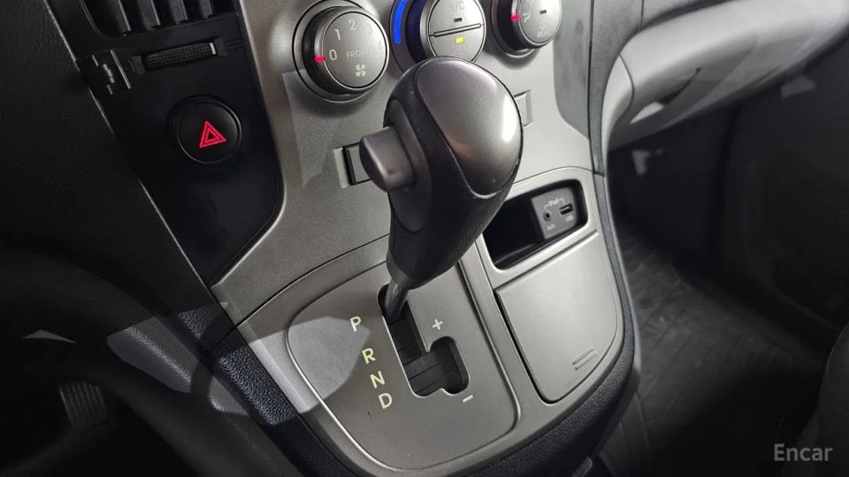 Hyundai Starex