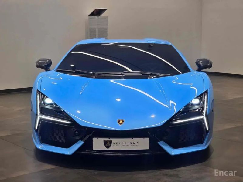 Lamborghini Revuelto