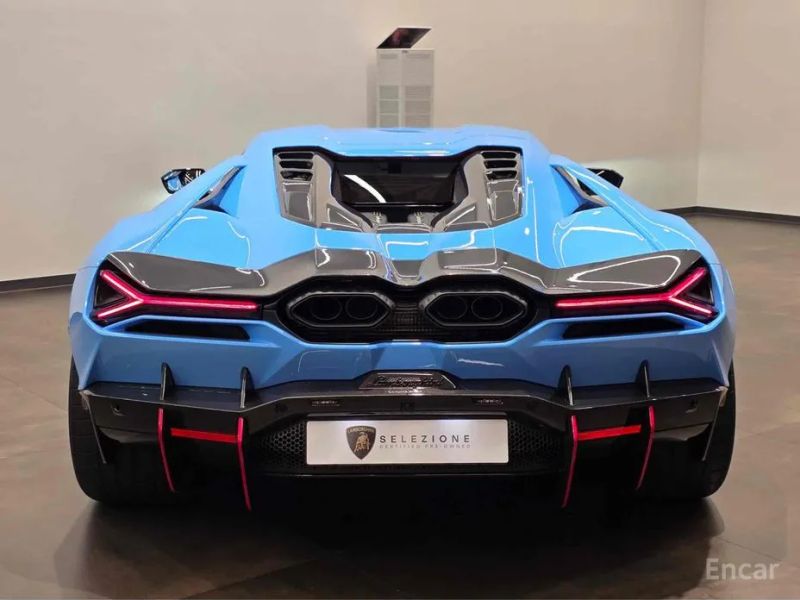 Lamborghini Revuelto