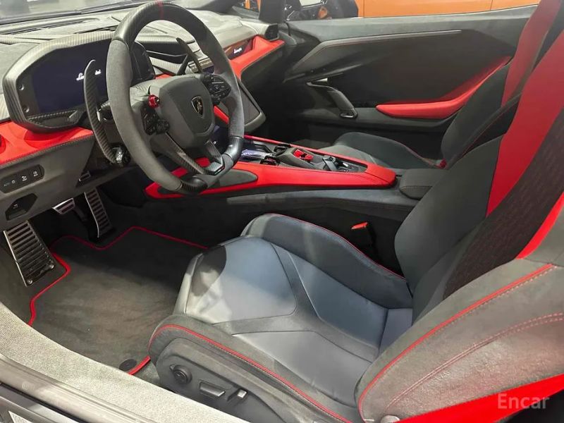 Lamborghini Revuelto
