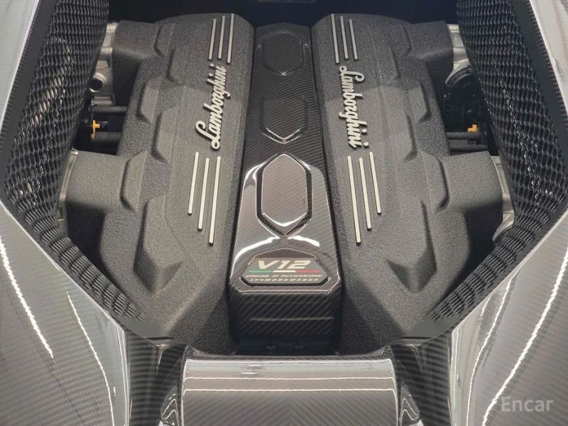 Lamborghini Revuelto