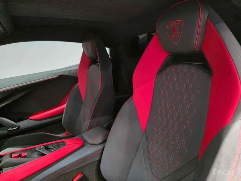 Lamborghini Revuelto