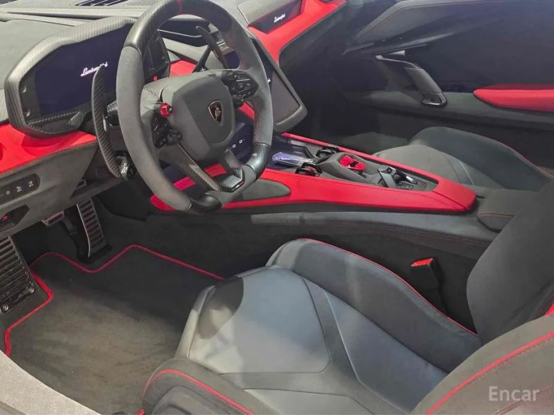 Lamborghini Revuelto