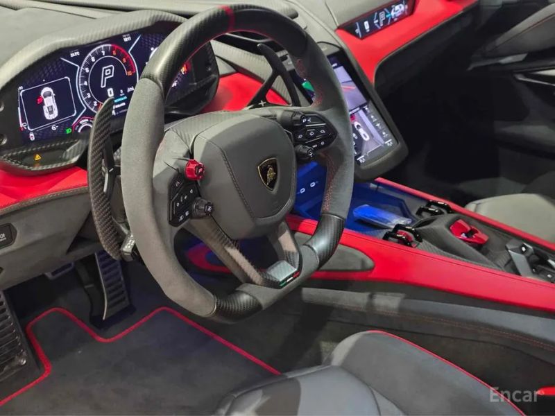 Lamborghini Revuelto