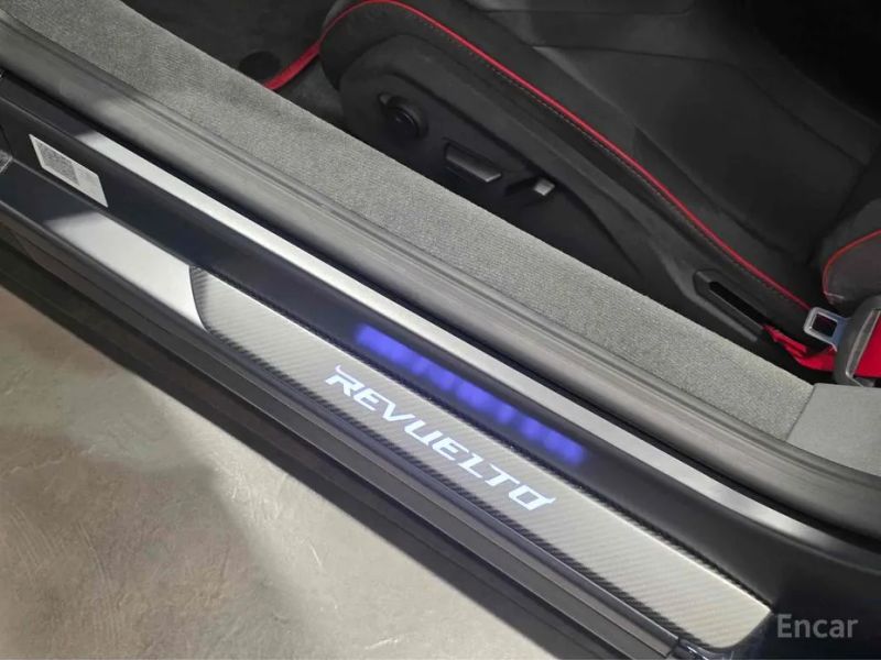 Lamborghini Revuelto