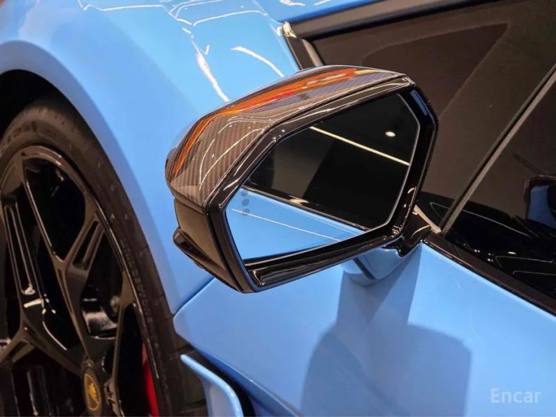 Lamborghini Revuelto
