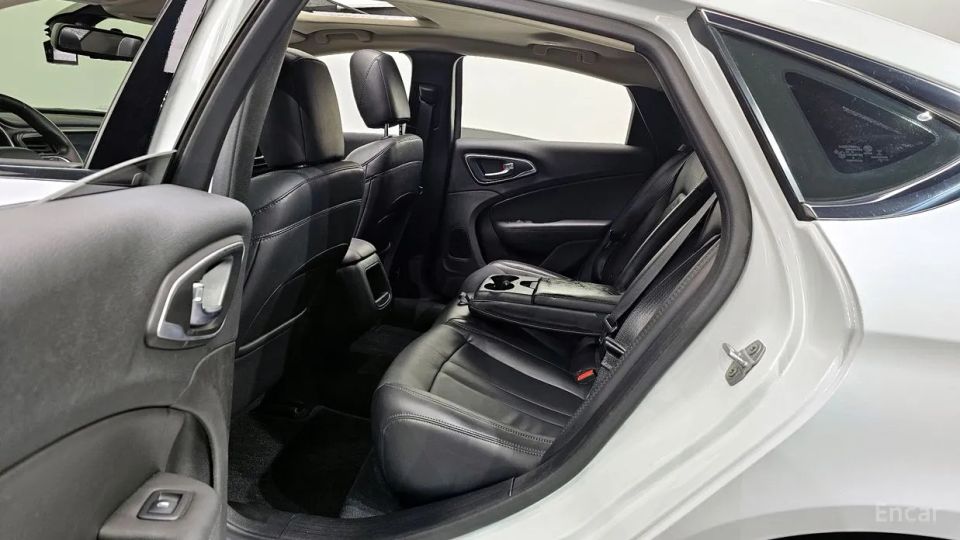 Chrysler 200