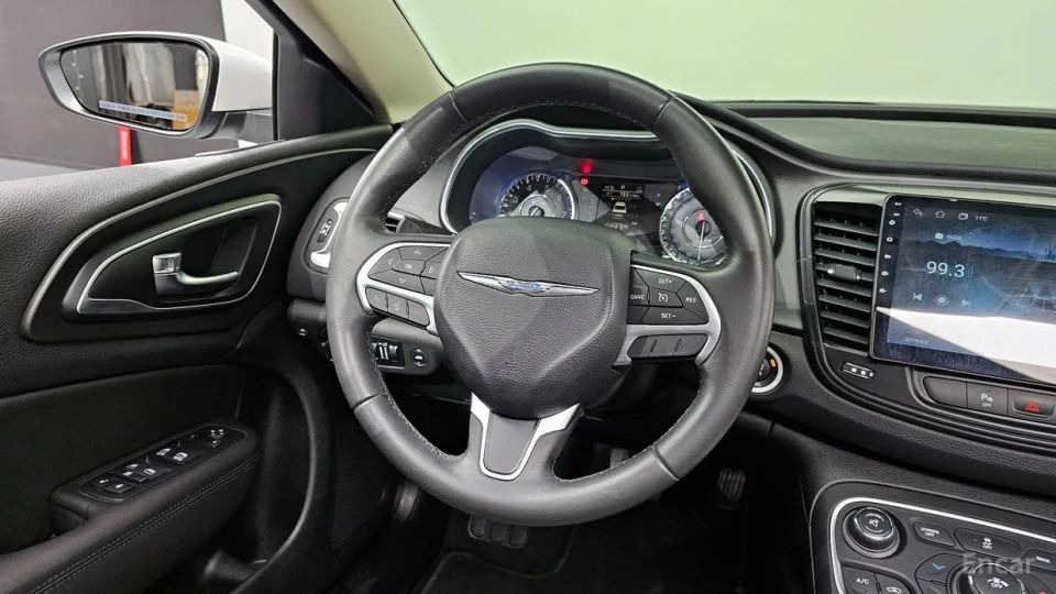 Chrysler 200