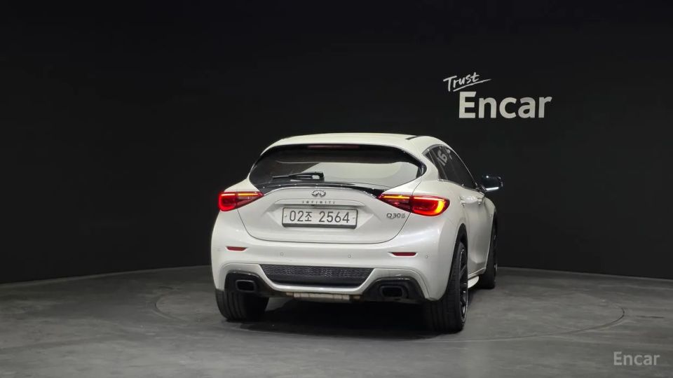 Infiniti Q30
