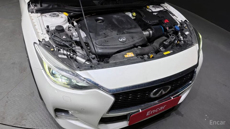 Infiniti Q30
