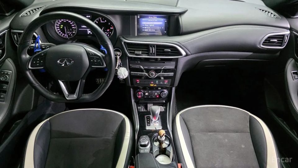 Infiniti Q30