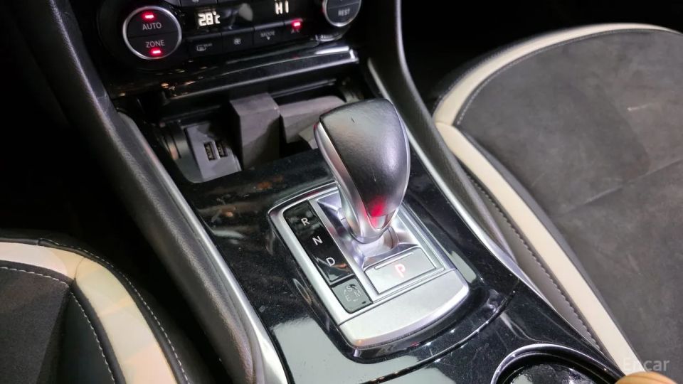 Infiniti Q30