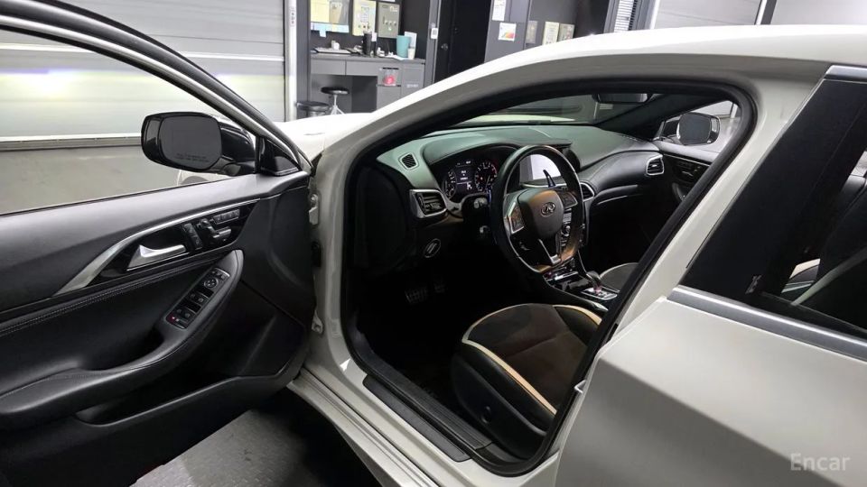 Infiniti Q30