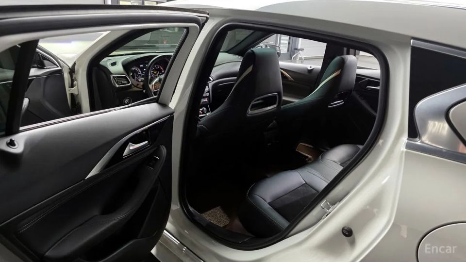 Infiniti Q30