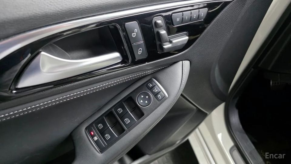 Infiniti Q30