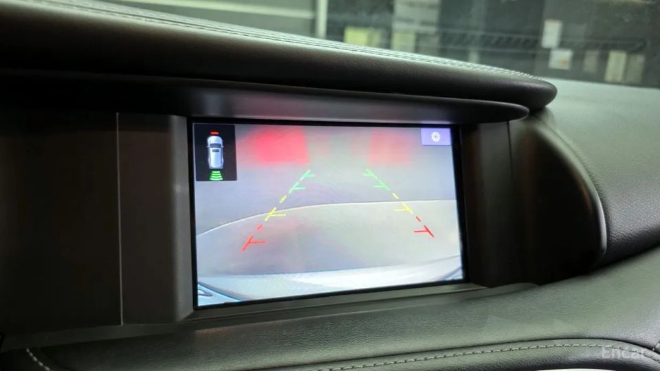 Infiniti Q30