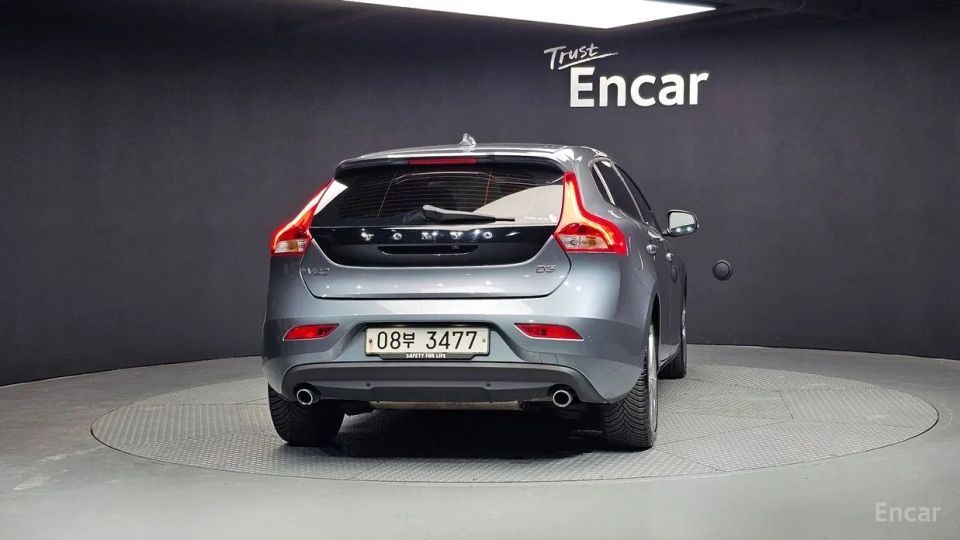 Volvo V40