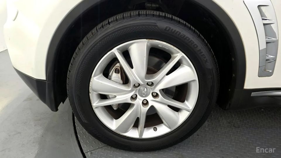 Infiniti QX70