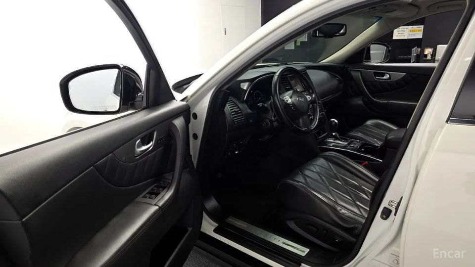 Infiniti QX70