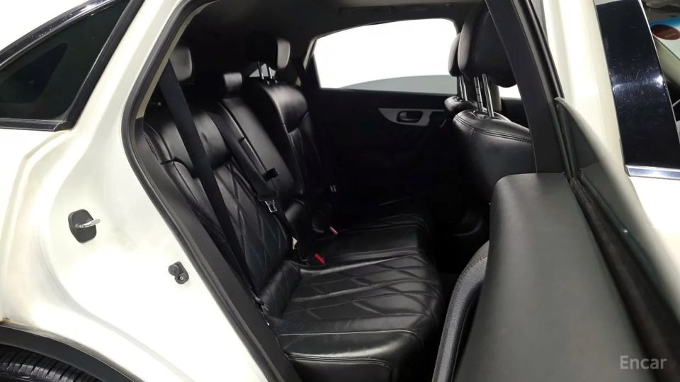 Infiniti QX70