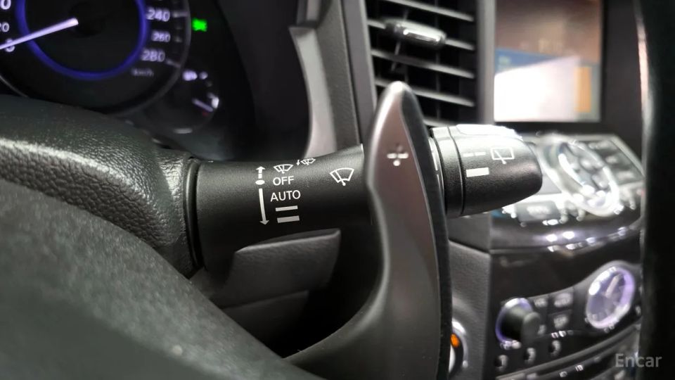 Infiniti QX70