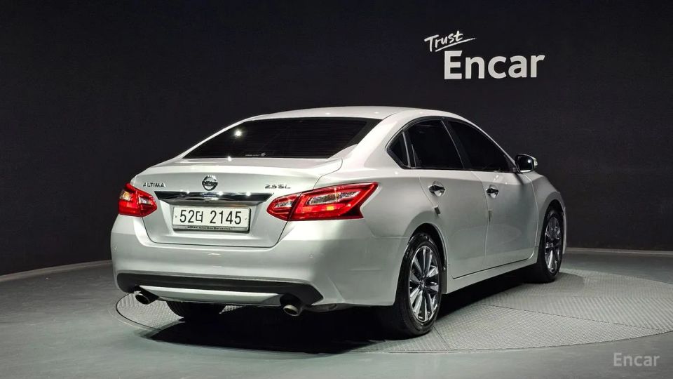 Nissan altima