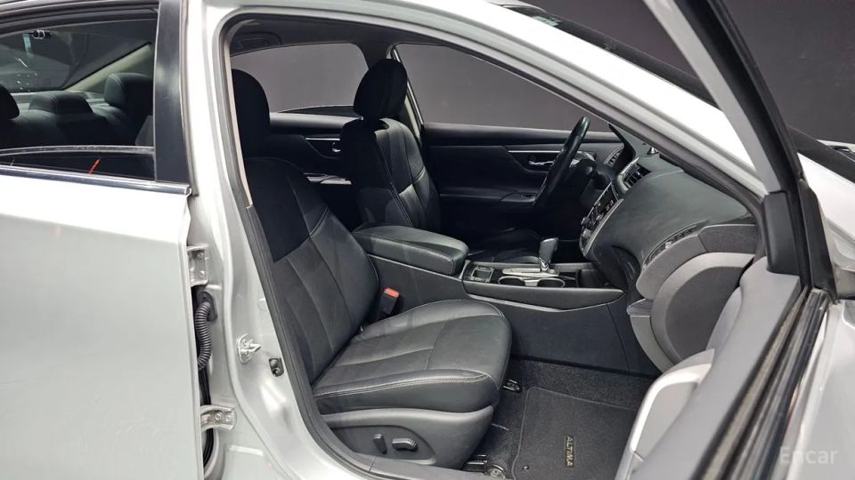 Nissan altima