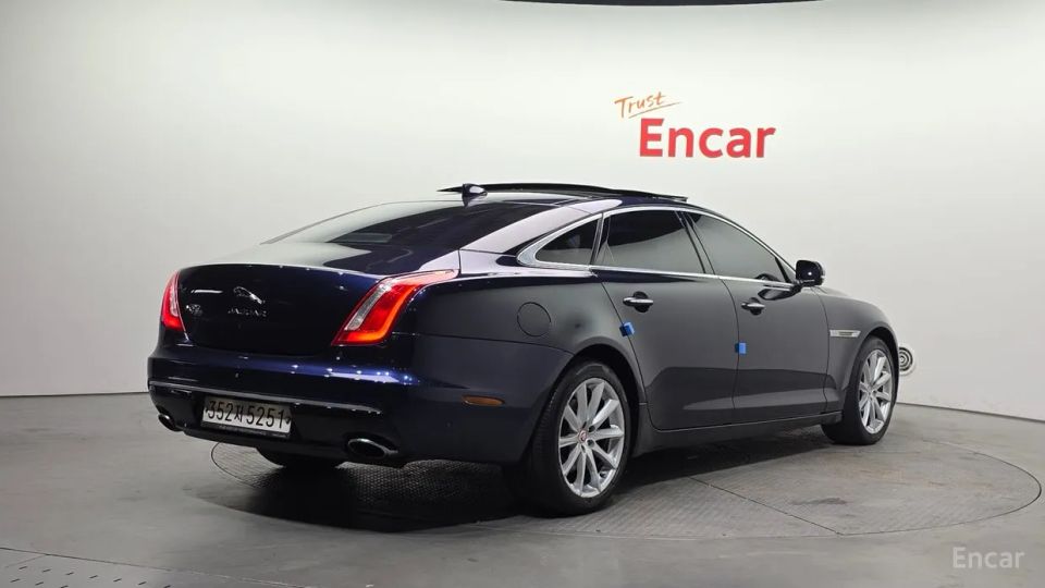 Jaguar XJ