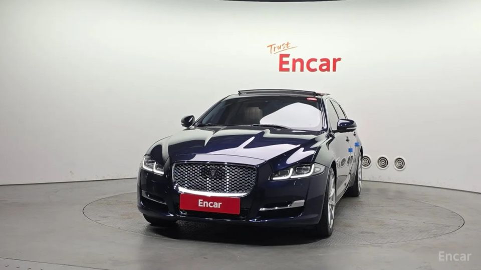 Jaguar XJ