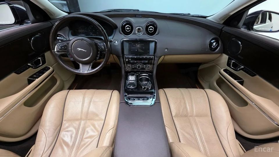 Jaguar XJ