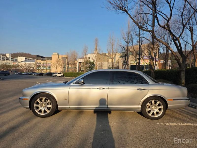 Jaguar XJ-8