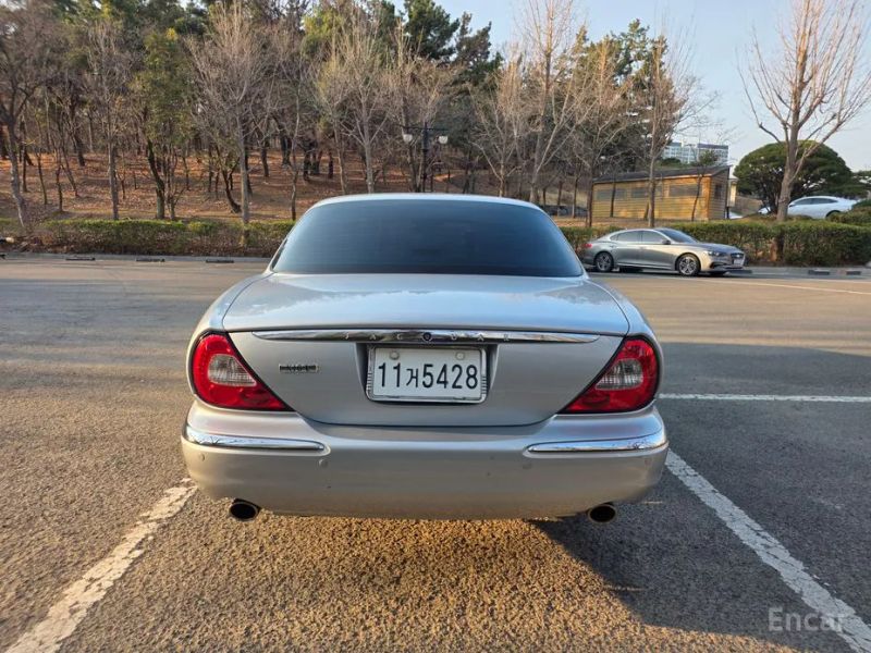 Jaguar XJ-8