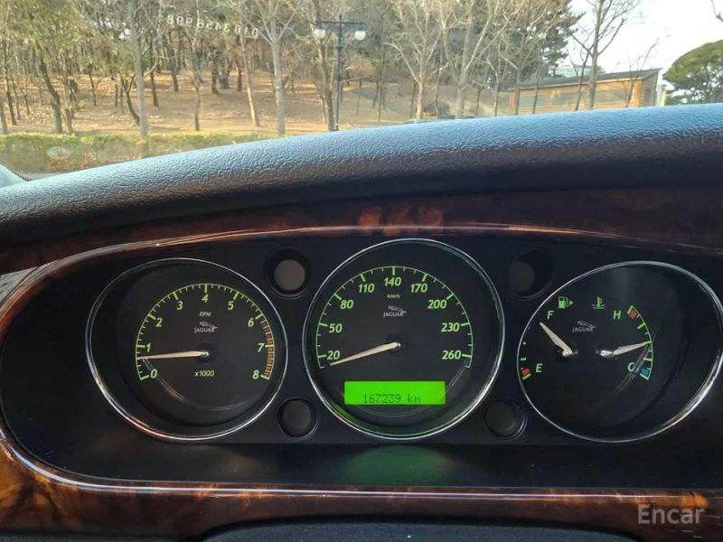 Jaguar XJ-8