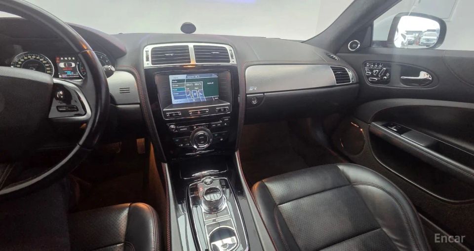 Jaguar XKR