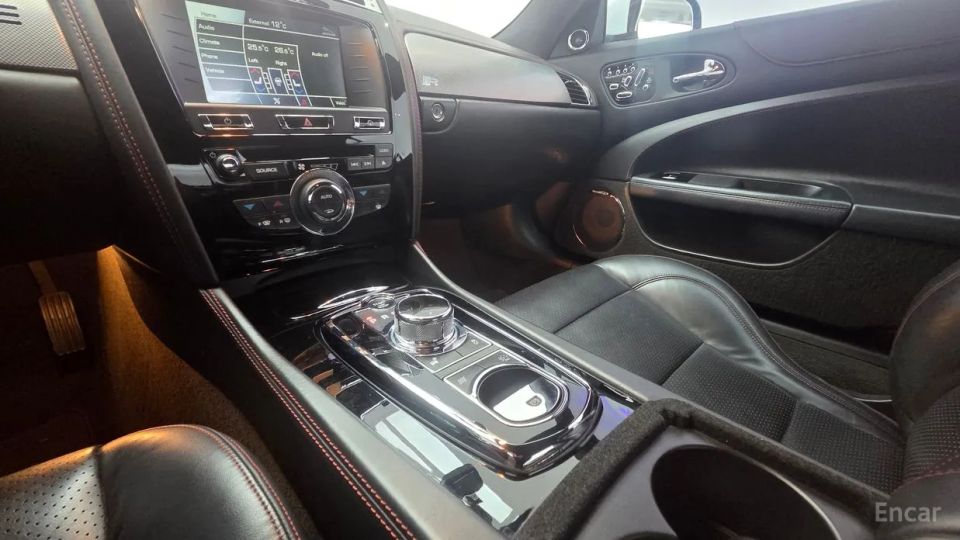 Jaguar XKR