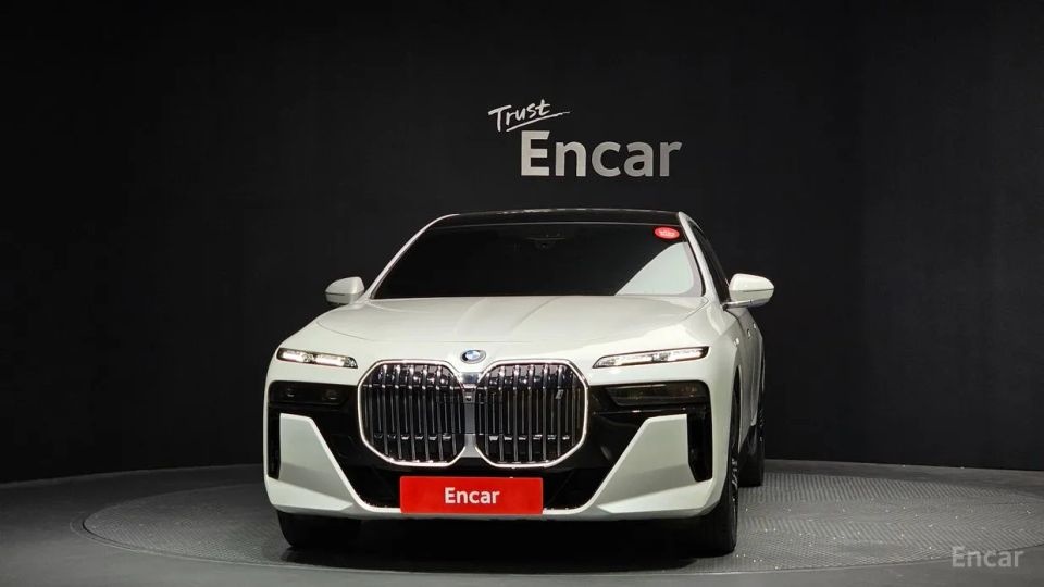 BMW i7