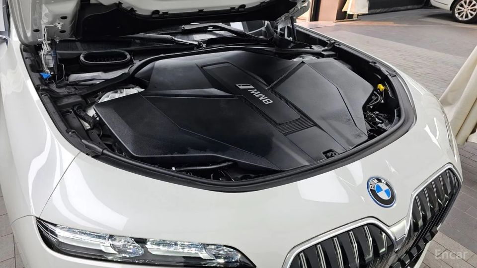 BMW i7