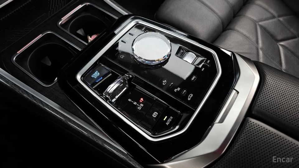 BMW i7