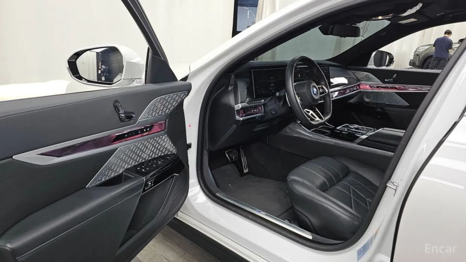 BMW i7