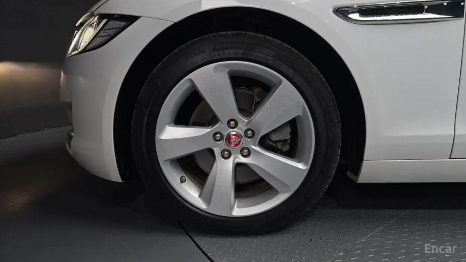 Jaguar xf