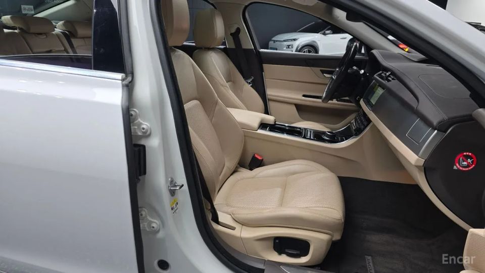 Jaguar xf