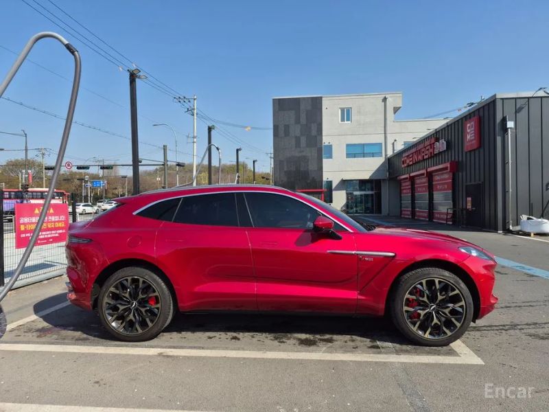 Astonmartin DBX