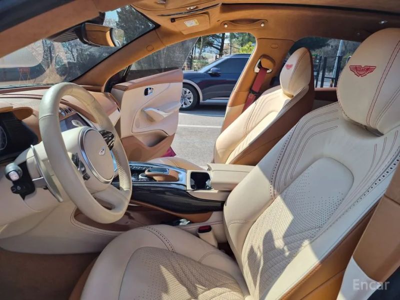 Astonmartin DBX