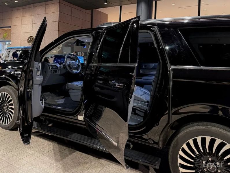 Lincoln Navigator