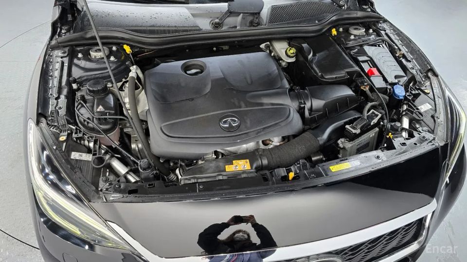 Infiniti Q30